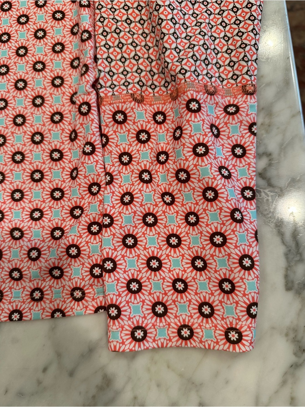 Lands’ End Rash Guard Swim Shirt Top - Size XL - Vibrant Geometric Print - Picture 4 of 7